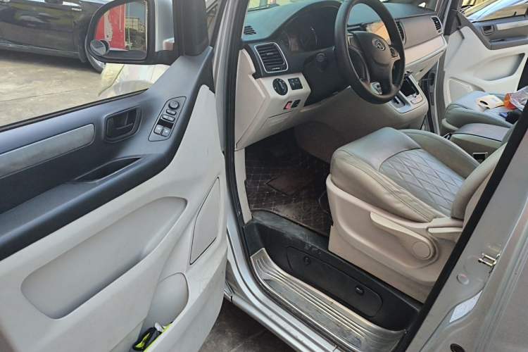 Used SAIC MAXUS G10 2014 2.0T Automatic Elite Edition Driver Seat