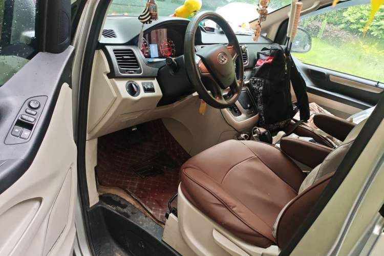 Used SAIC MAXUS G10 2014 2.0T Automatic Elite Edition Driver Seat