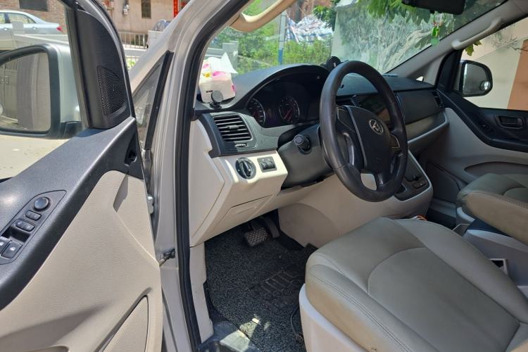 Used SAIC MAXUS G10 2014 2.0T Automatic Elite Edition Driver Seat