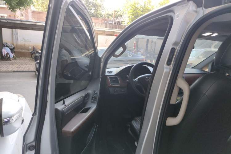 Used SAIC MAXUS G10 2014 2.0T Automatic Luxury Executive Edition Driver Seat
