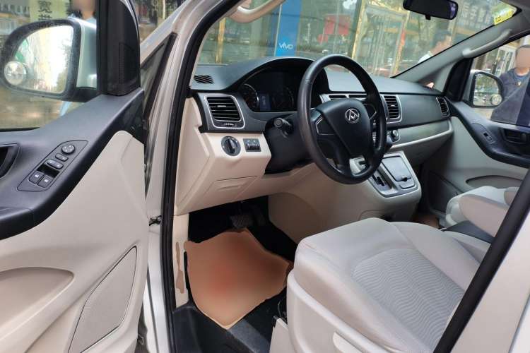 Used SAIC MAXUS G10 2014 2.0T Automatic Elite Edition Driver Seat