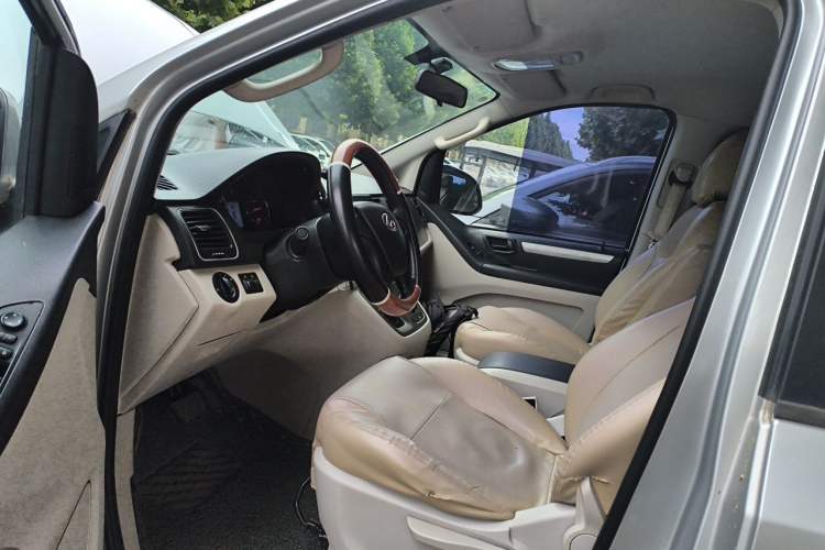 Used SAIC MAXUS G10 2014 2.0T Automatic Elite Edition Driver Seat