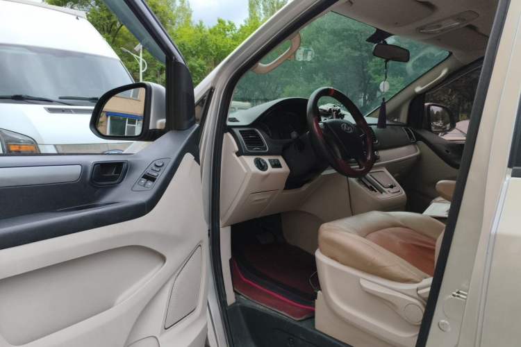 Used SAIC MAXUS G10 2014 2.0T Automatic Elite Edition Driver Seat