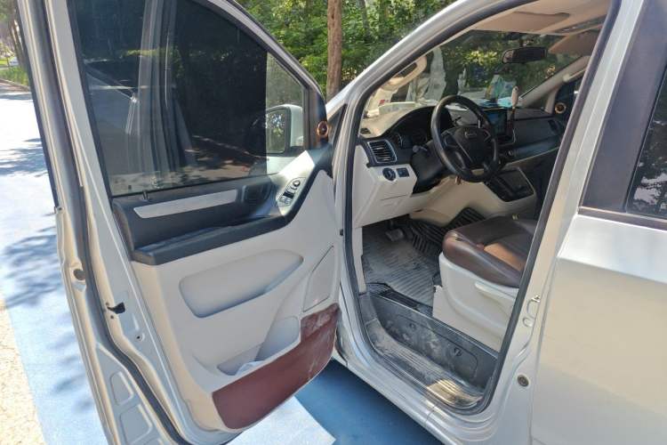 Used SAIC MAXUS G10 2014 2.0T Automatic Elite Edition Driver Seat