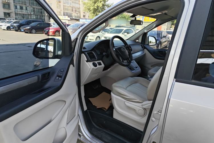 Used SAIC MAXUS G10 2014 2.0T Automatic Elite Edition Driver Seat