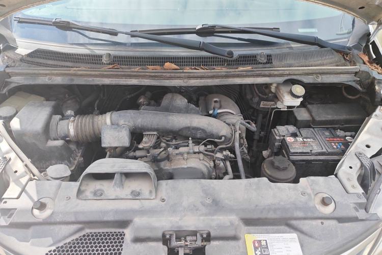 Used SAIC MAXUS G10 2014 2.0T Automatic Elite Edition Engine Bay