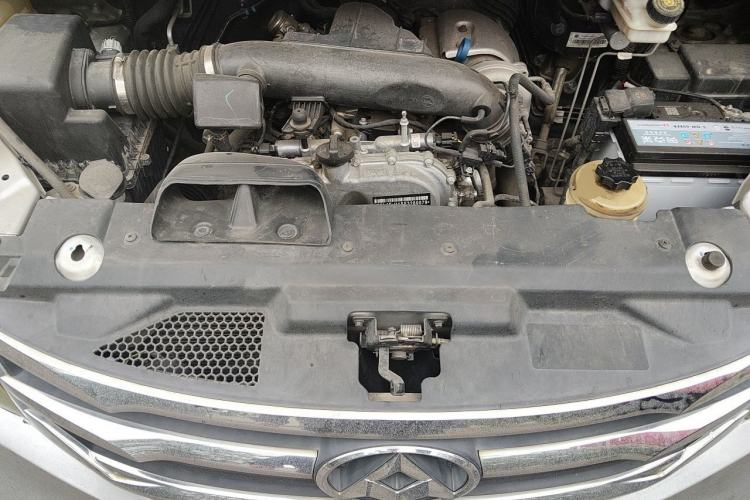 Used SAIC MAXUS G10 2014 2.0T Automatic Elite Edition Engine Bay