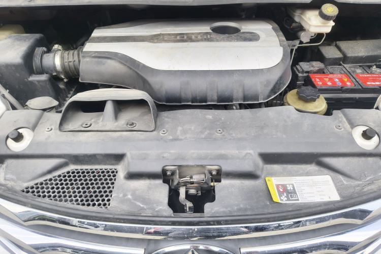 Used SAIC MAXUS G10 2014 2.0T Automatic Elite Edition Engine Bay