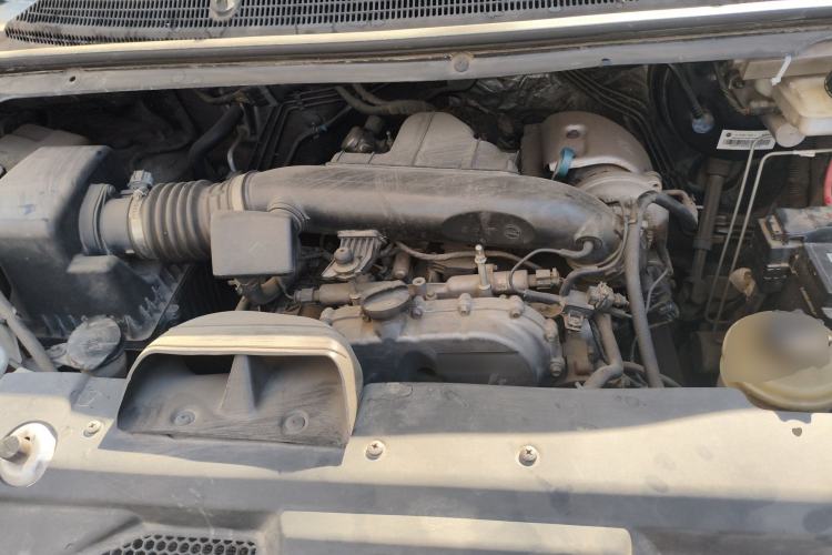 Used SAIC MAXUS G10 2014 2.0T Automatic Elite Edition Engine Bay