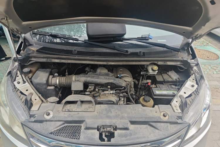 Used SAIC MAXUS G10 2014 2.0T Automatic Elite Edition Engine Bay