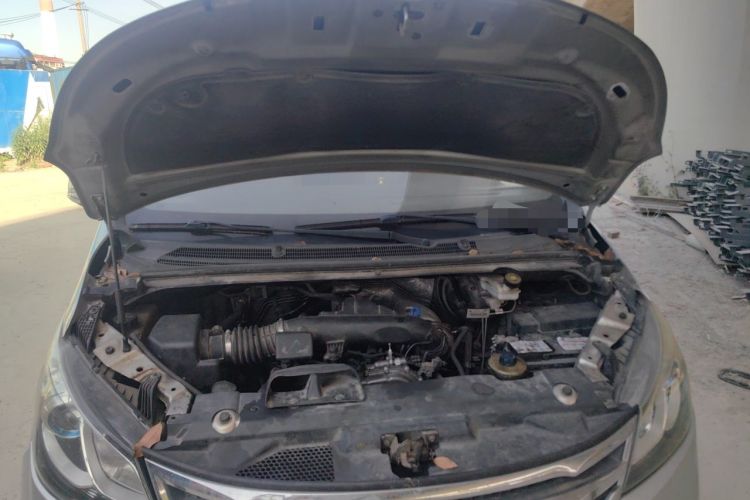 Used SAIC MAXUS G10 2014 2.0T Automatic Elite Edition Engine Bay