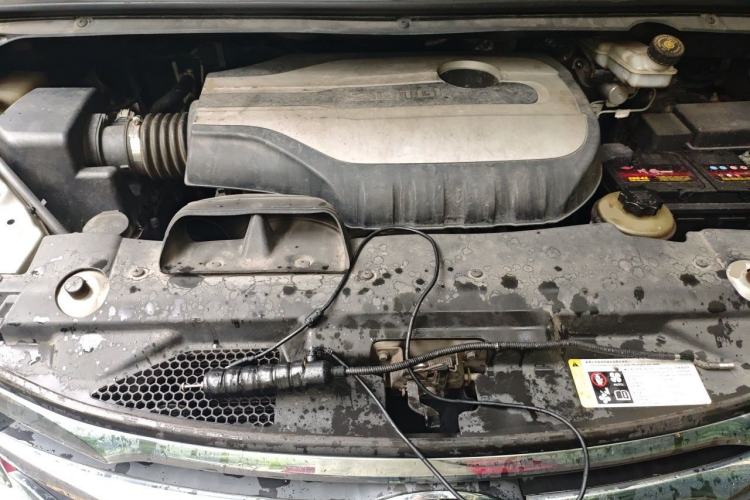 Used SAIC MAXUS G10 2014 2.0T Automatic Elite Edition Engine Bay