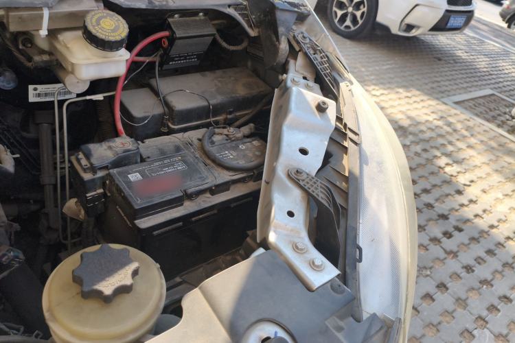 Used SAIC MAXUS G10 2014 2.0T Automatic Elite Edition Engine Bay Left