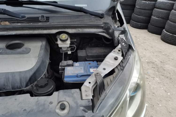 Used SAIC MAXUS G10 2014 2.0T Automatic Elite Edition Engine Bay Left