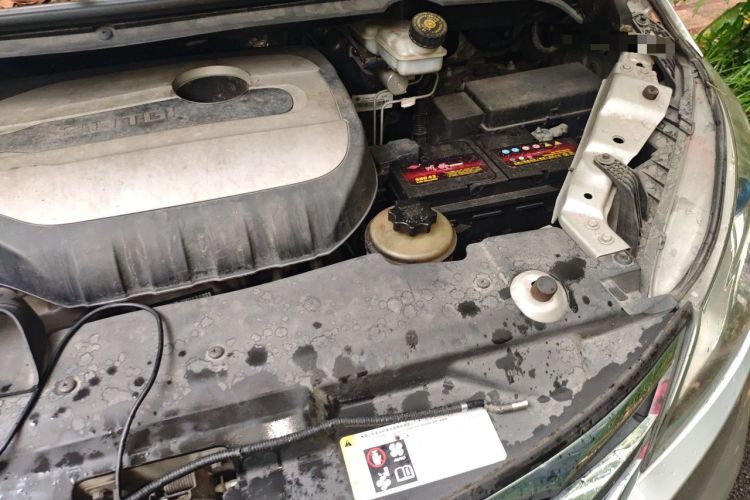 Used SAIC MAXUS G10 2014 2.0T Automatic Elite Edition Engine Bay Left