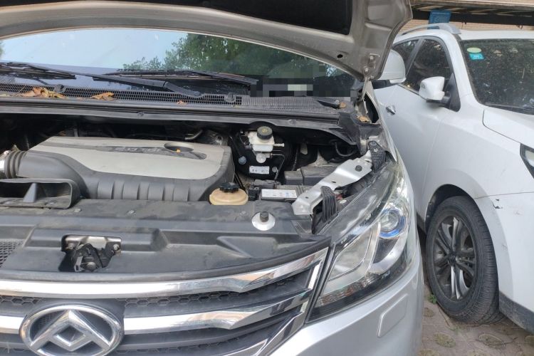 Used SAIC MAXUS G10 2014 2.0T Automatic Luxury Executive Edition Engine Bay Left