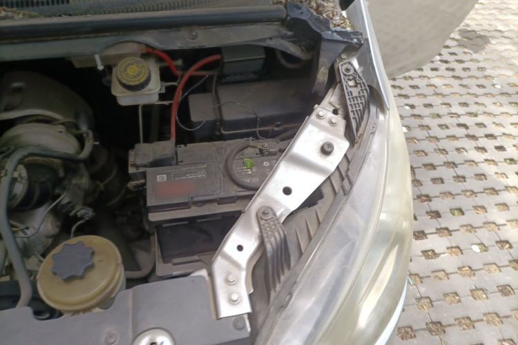 Used SAIC MAXUS G10 2014 2.0T Automatic Elite Edition Engine Bay Left