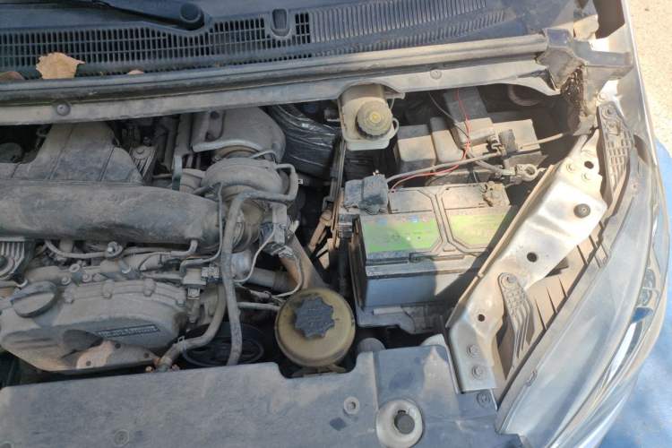 Used SAIC MAXUS G10 2014 2.0T Automatic Elite Edition Engine Bay Left