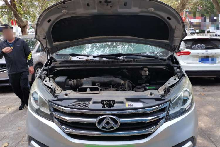 Used SAIC MAXUS G10 2014 2.0T Automatic Elite Edition Engine Bay