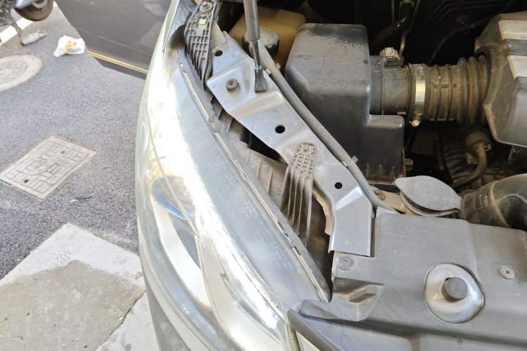 Used SAIC MAXUS G10  Engine Bay Right