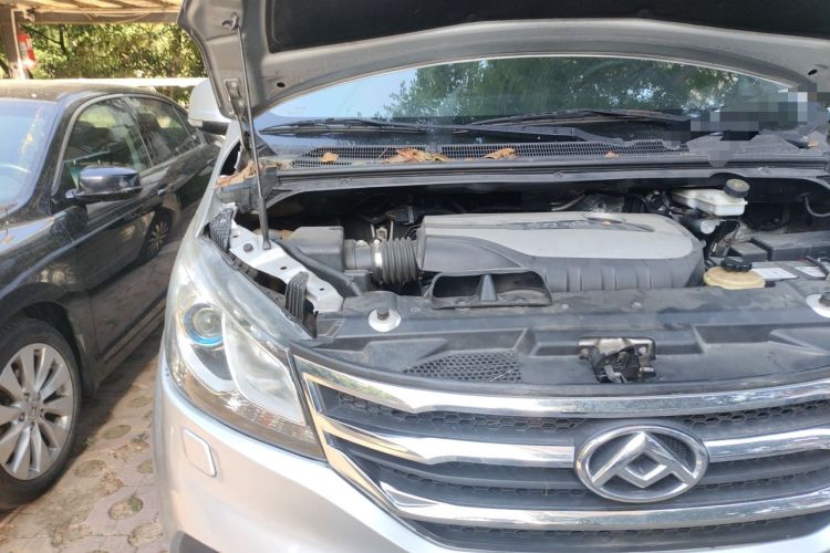 Used SAIC MAXUS G10 2014 2.0T Automatic Luxury Executive Edition Engine Bay Right
