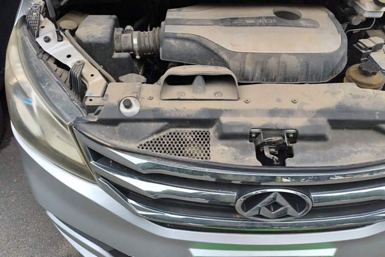 Used SAIC MAXUS G10 2014 2.0T Automatic Elite Edition Engine Bay Right