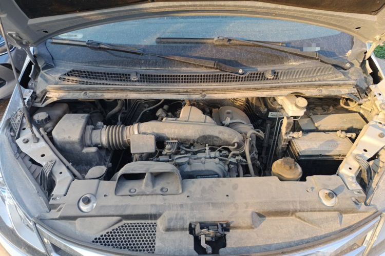Used SAIC MAXUS G10 2014 2.0T Automatic Elite Edition Engine Bay