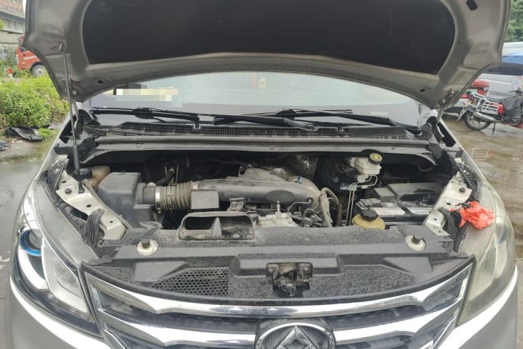 Used SAIC MAXUS G10 2014 2.0T Automatic Elite Edition Engine Bay