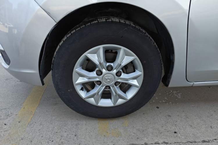 Used SAIC MAXUS G10 2014 2.0T Automatic Elite Edition Exterior 4