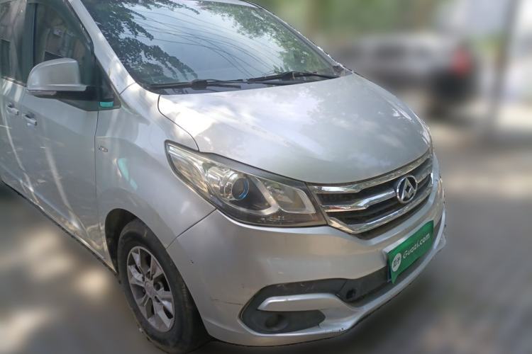 Used SAIC MAXUS G10 2014 2.0T Automatic Elite Edition Front Right 45 Deg
