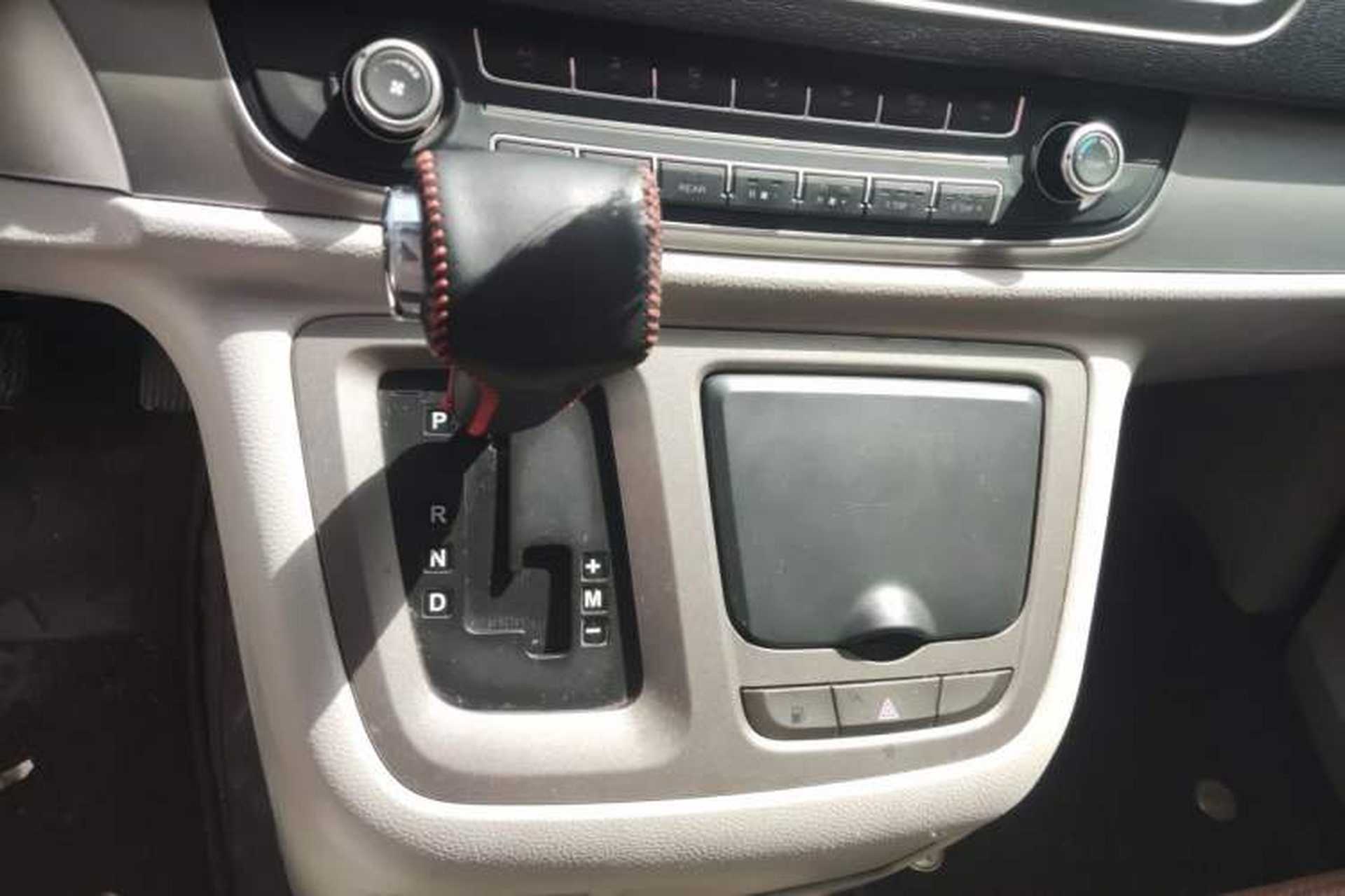 Used SAIC MAXUS G10 2014 2.0T Automatic Elite Edition Gear Lever