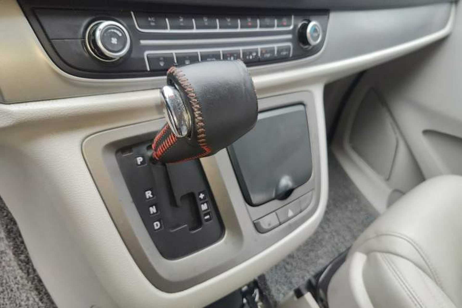 Used SAIC MAXUS G10 2014 2.0T Automatic Elite Edition Gear Lever