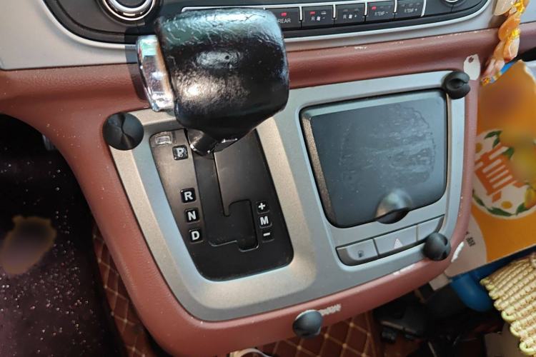 Used SAIC MAXUS G10 2014 2.0T Automatic Elite Edition Gear Lever