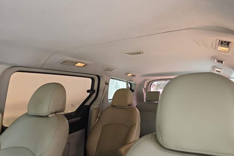 Used SAIC MAXUS G10 2014 2.0T Automatic Elite Edition Headliner