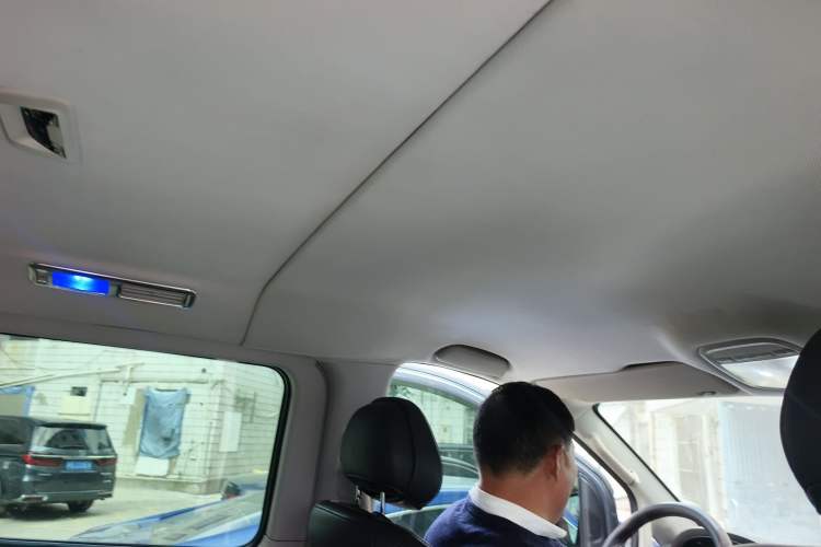 Used SAIC MAXUS G10 2014 2.0T Automatic Elite Edition Headliner