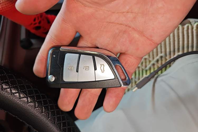 Used SAIC MAXUS G10 2014 2.0T Automatic Elite Edition Interior 1