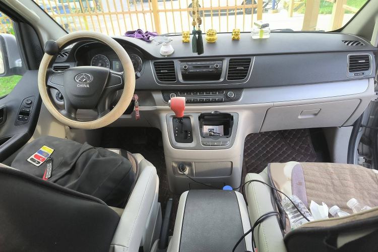 Used SAIC MAXUS G10 2014 2.0T Automatic Elite Edition Interior 2