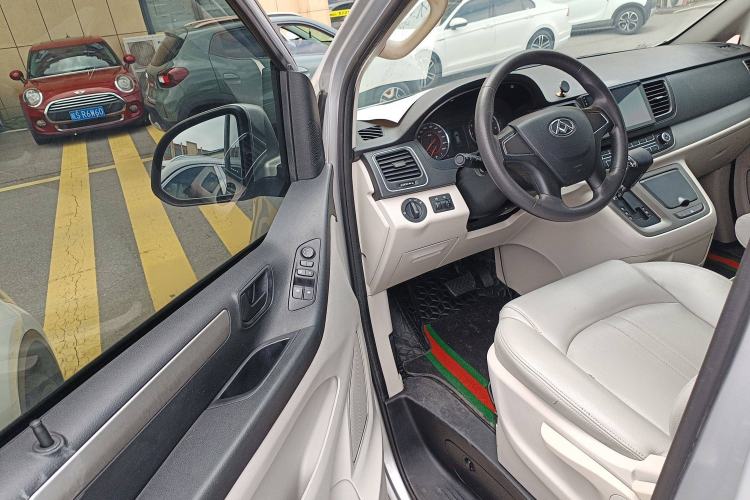 Used SAIC MAXUS G10 2014 2.0T Automatic Elite Edition Interior 2