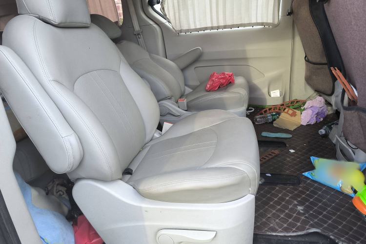 Used SAIC MAXUS G10 2014 2.0T Automatic Elite Edition Interior 4