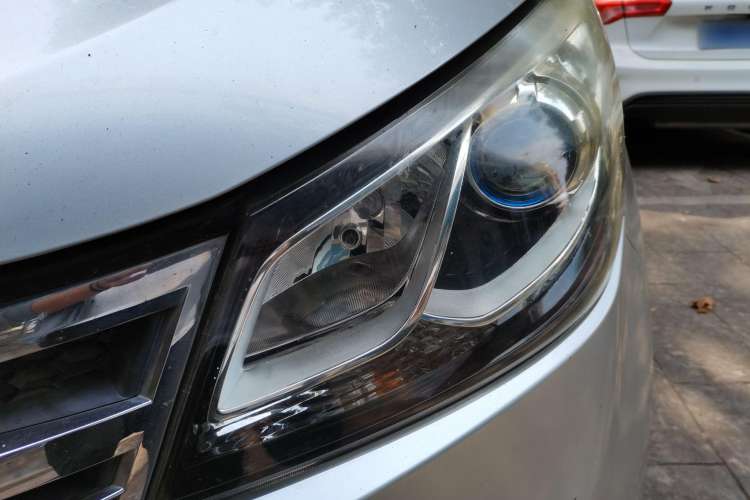 Used SAIC MAXUS G10 2014 2.0T Automatic Elite Edition Left Front Headlight