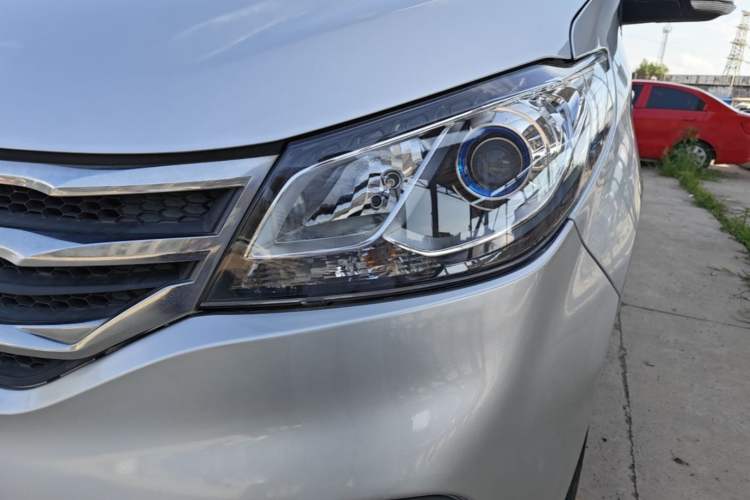 Used SAIC MAXUS G10 2014 2.0T Automatic Elite Edition Left Front Headlight