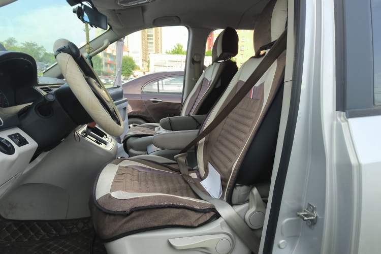 Used SAIC MAXUS G10 2014 2.0T Automatic Elite Edition Left Front Seat