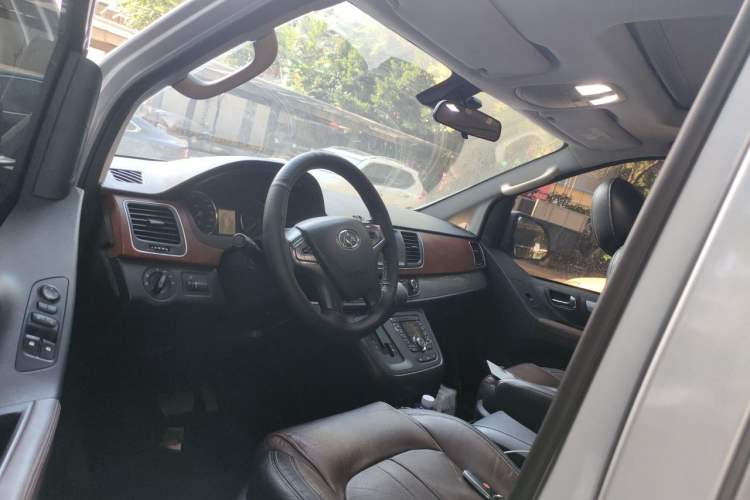 Used SAIC MAXUS G10 2014 2.0T Automatic Luxury Executive Edition Left Front Seat