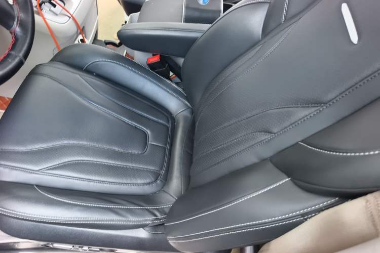 Used SAIC MAXUS G10 2014 2.0T Automatic Elite Edition Left Front Seat