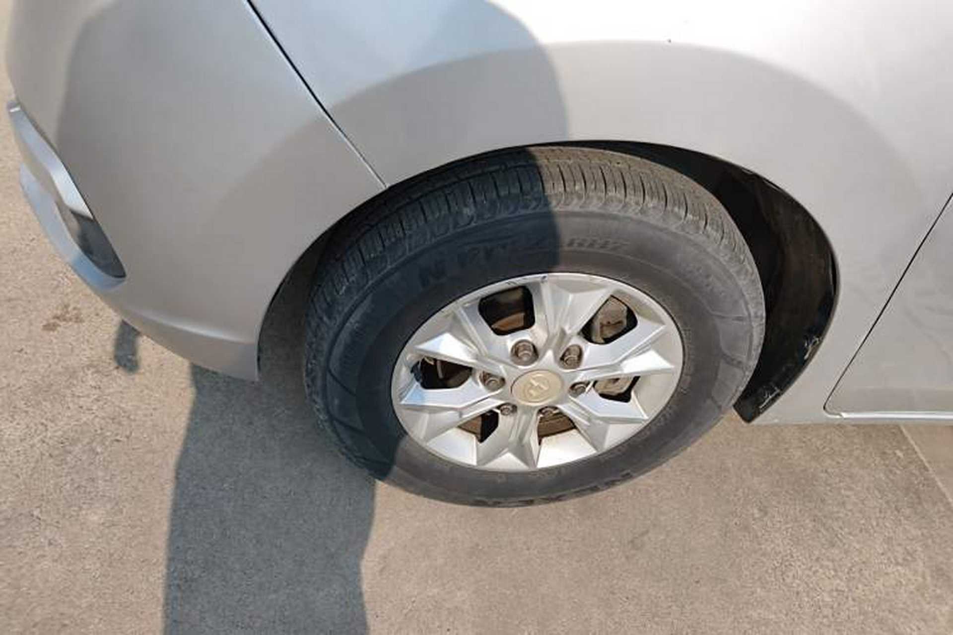 Used SAIC MAXUS G10 2014 2.0T Automatic Elite Edition Left Front Wheel Hub