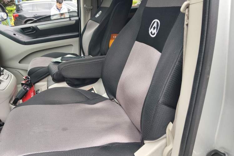 Used SAIC MAXUS G10 2014 2.0T Automatic Elite Edition Left Rear Seat