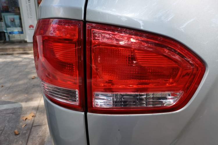 Used SAIC MAXUS G10 2014 2.0T Automatic Elite Edition Left Rear Taillight