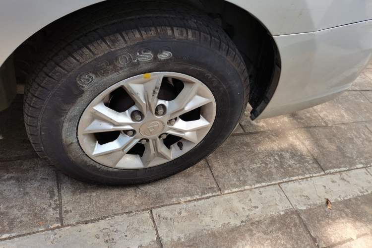 Used SAIC MAXUS G10 2014 2.0T Automatic Elite Edition Left Rear Wheel Hub