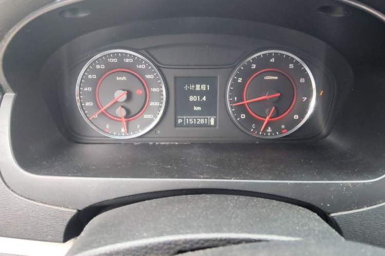 Used SAIC MAXUS G10 2014 2.0T Automatic Elite Edition Odometer Close Up
