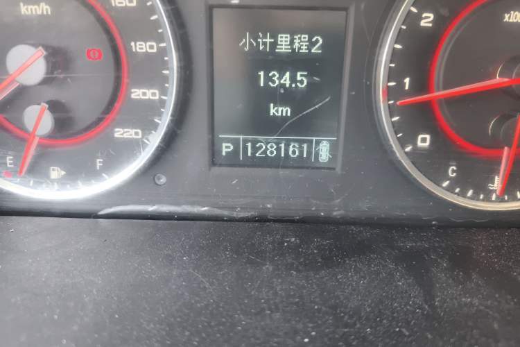 Used SAIC MAXUS G10 2014 2.0T Automatic Elite Edition Odometer Close Up